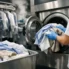 Cómo lavan la ropa en la tintorería profesional
